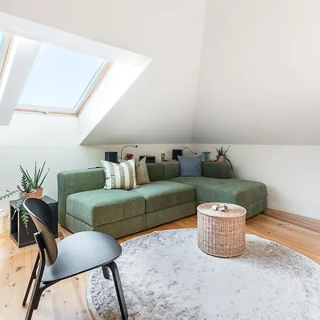 Lägenhet Guestready - Spacious And Modern W/ Skylight *