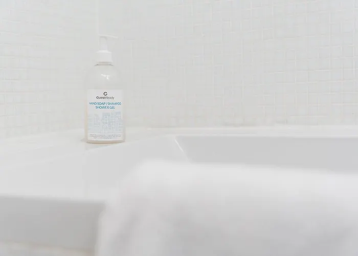 Guestready - Spacious And Modern W/ Skylight 公寓 *