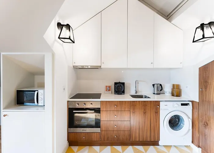 Guestready - Spacious And Modern W/ Skylight