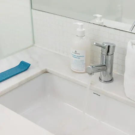 Guestready - Spacious And Modern W/ Skylight * 포르투