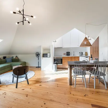 Guestready - Spacious And Modern W/ Skylight 아파트